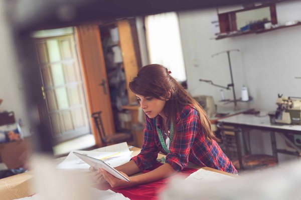 Quels sont les facteurs à prendre en compte pour choisir un poêle à pellets design?
